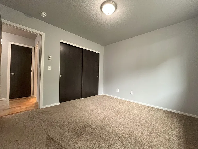 Charming SE Bungalow 3 Bed 2 Bathroom with Washer & Dryer — Photo 23