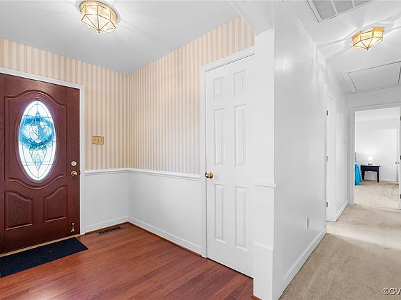 3rd image of 6811 Forest Dr