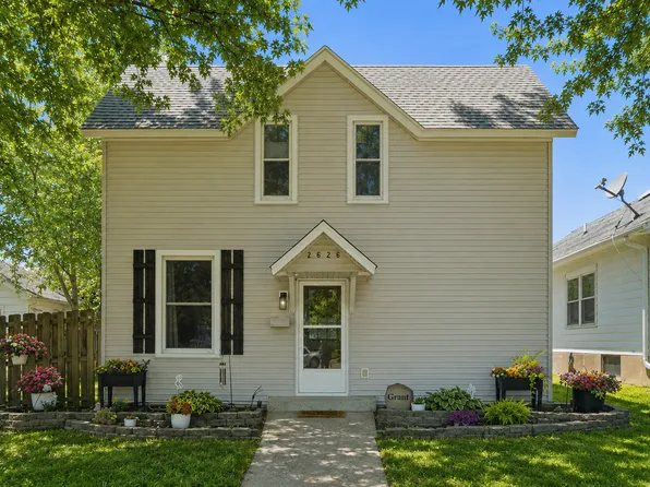 2626 N 3rd St, Clinton, IA 52732