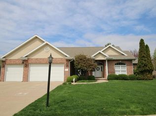 1010 Hillcrest Dr, Washington, IL