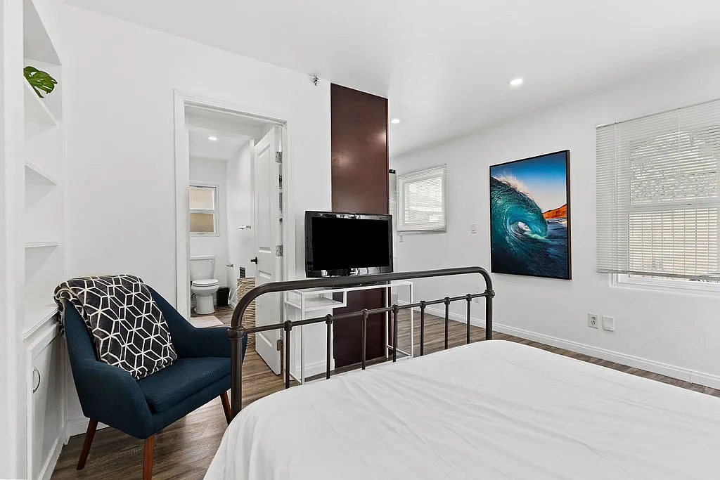 Studio, 375 sqft, $2,200 — Photo 4