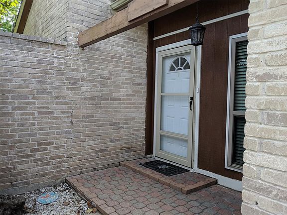 3rd image of 2303 Lees Ct