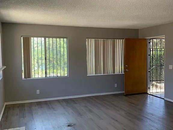 2nd image of 827 Glendale Blvd #1