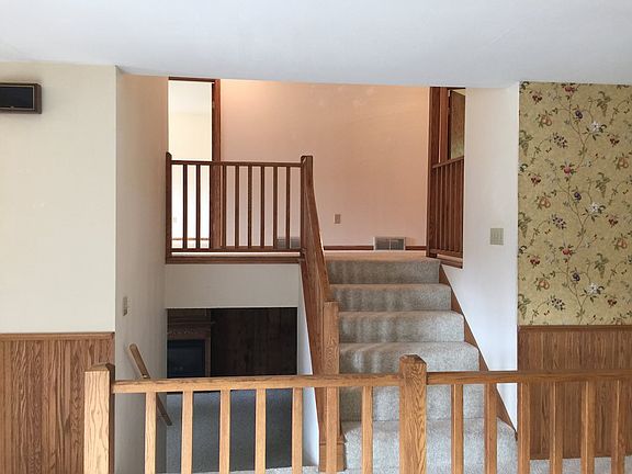 3rd image of 1704 Fern Ln
