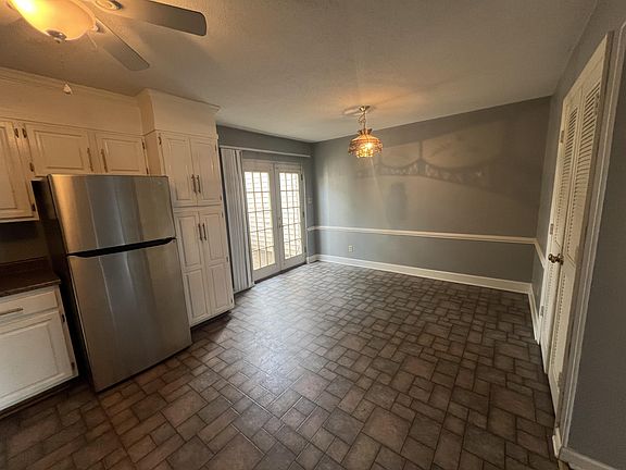 3rd image of 10 Westdale Dr #1