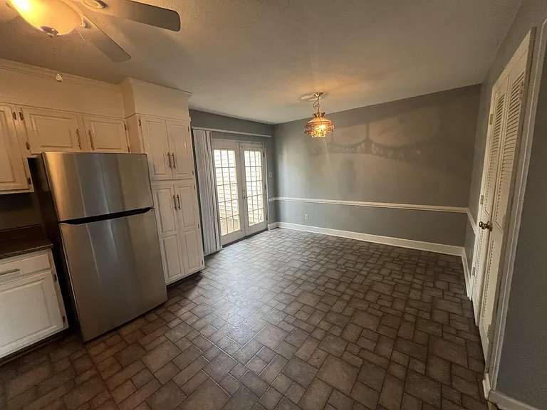 10 Westdale Dr #1 — Photo 3
