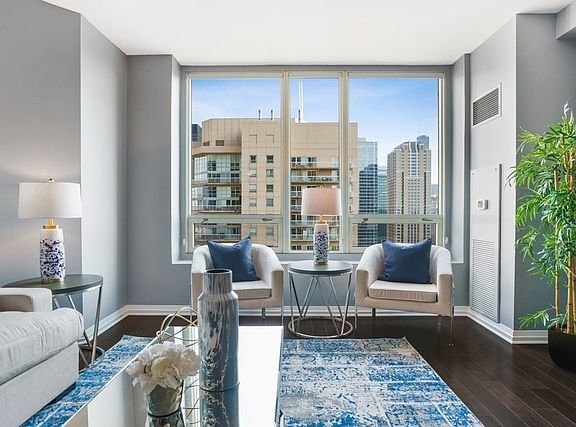 5th image of 33 W Ontario St APT 34D