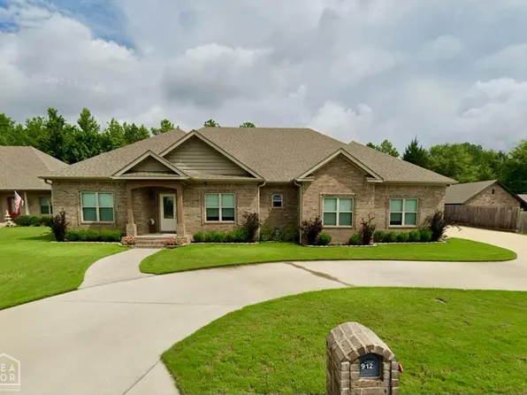912 Lombardy Cir, Jonesboro, AR 72401