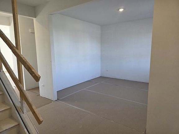 5th image of 868 Fair Meadow Ct