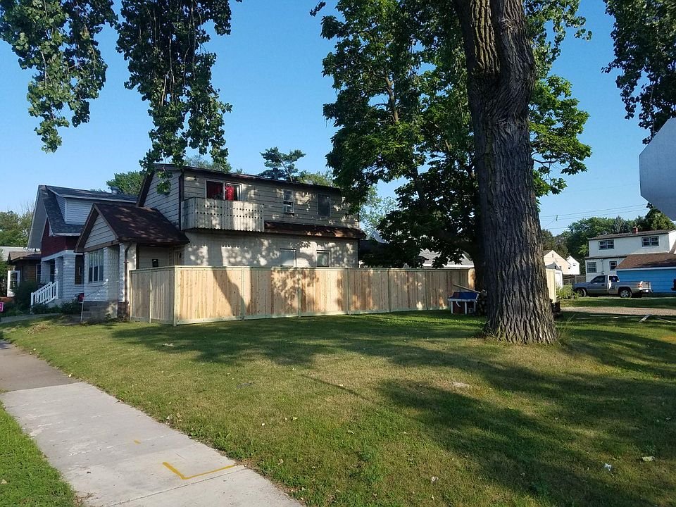 House and Extra lot for more space