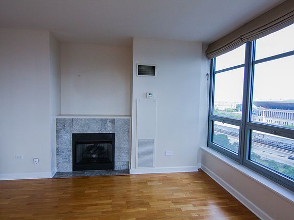 4th image of 1600 S Prairie Ave Unit P139