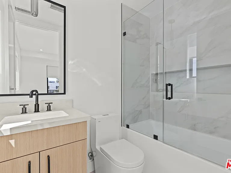 5839 Kester Ave #2 — Photo 7
