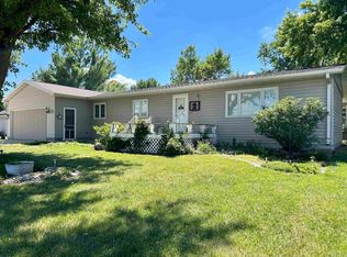 106 N Willson St, Blue Hill, NE 68930