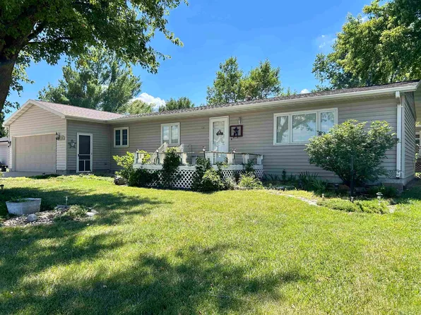 106 N Willson St, Blue Hill, NE 68930