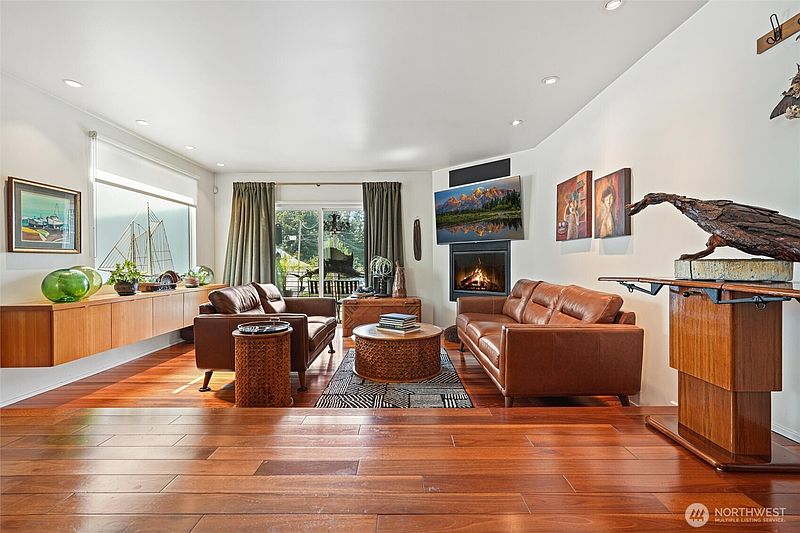 3rd image of 3211 Nassau Street #2