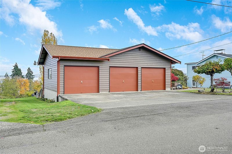 2nd image of 2601 2nd Avenue E