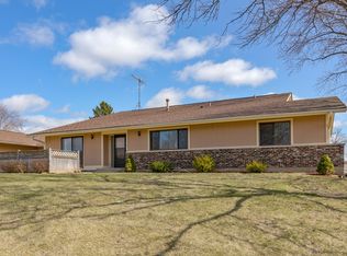 945 Wiltshire Dr APT B, McHenry, IL 60050