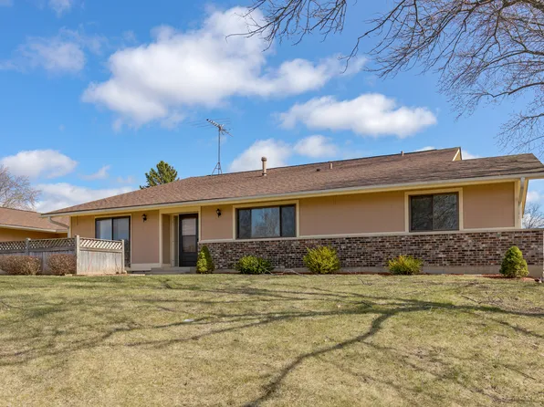 945 Wiltshire Dr APT B, McHenry, IL 60050