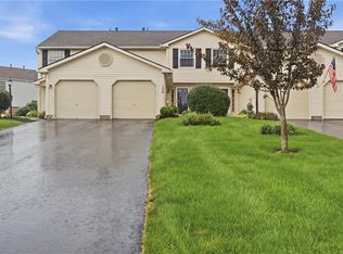 120 Courtshire Ln, Penfield, NY 14526