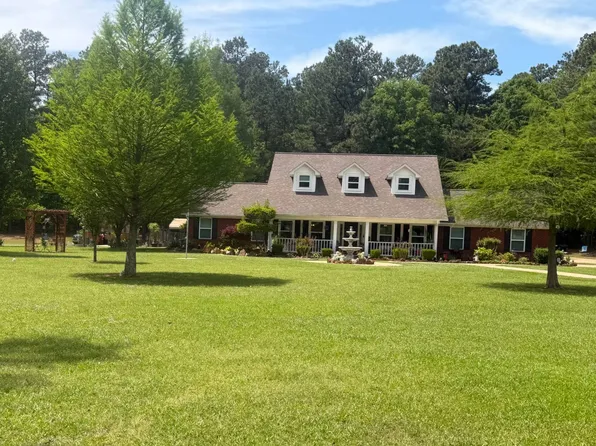 3404 Country Club Ln, Hope, AR 71801