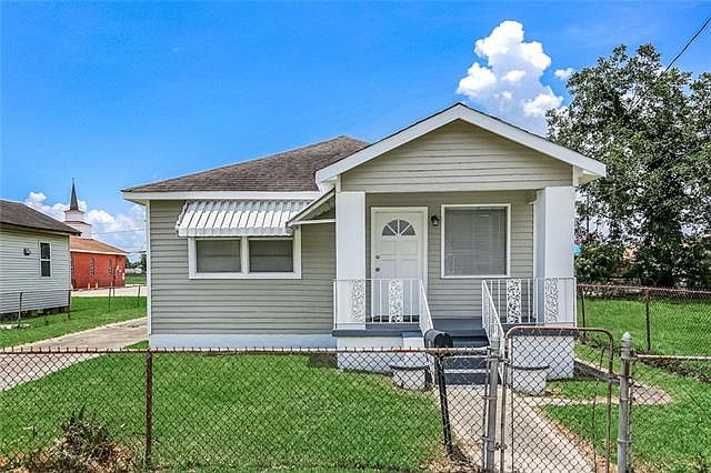 1st image of 420 Silver Lily Ln