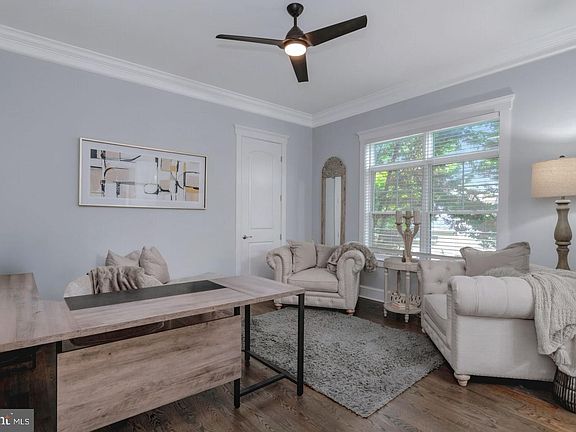 4th image of 10704 Warwick Ave #A