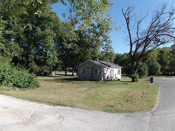 4th image of 621 W Benton St