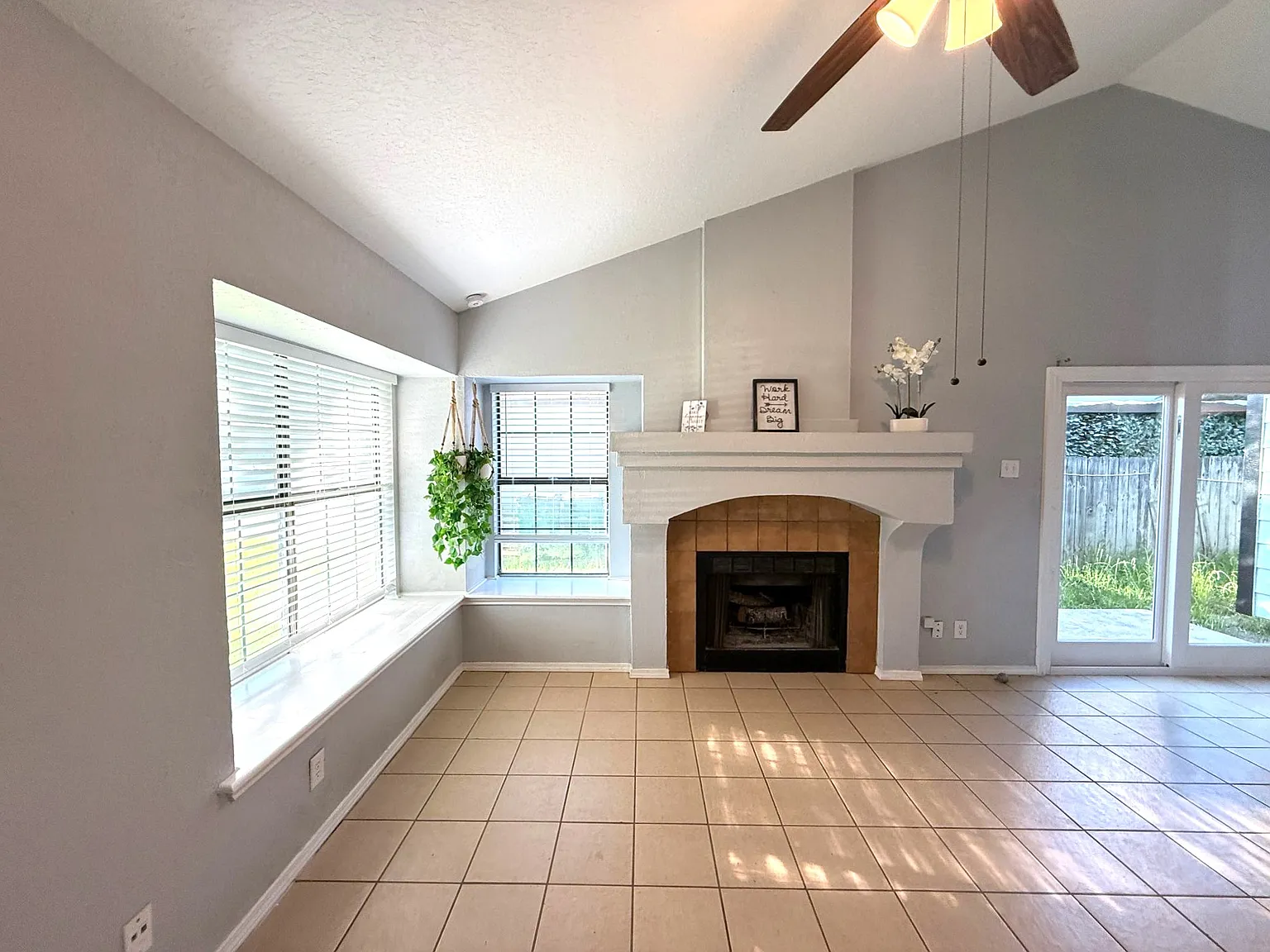 3 bed, 1028 sqft, $1,495 — Photo 3