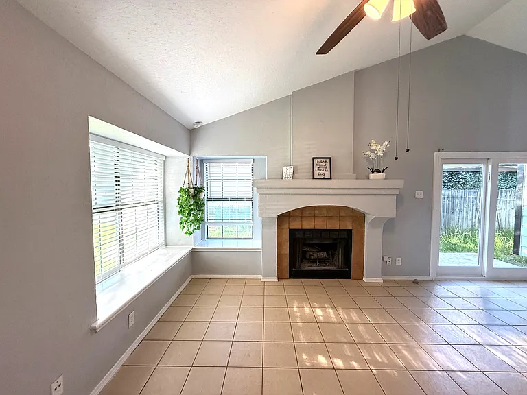 6318 Les Harrison Dr — Photo 3