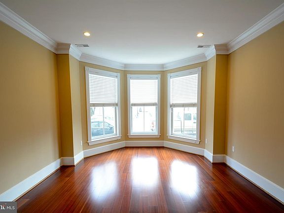 5th image of 900 N Washington St Unit 105E