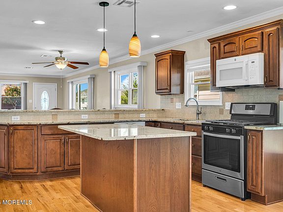 3rd image of 21 Boca Raton Street