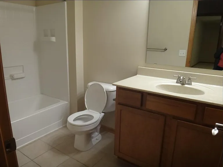 2nd Full Bath upper level