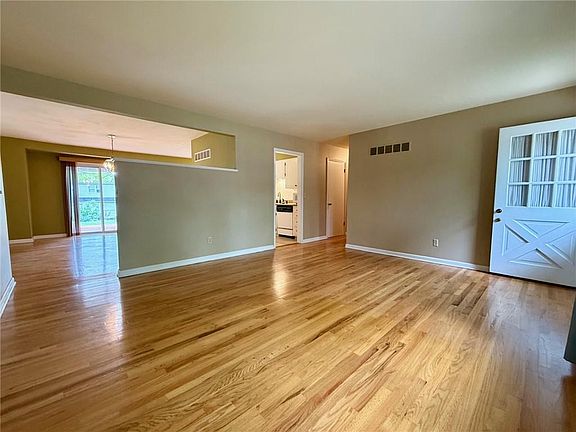 4th image of 6919 NW Park Plaza Dr