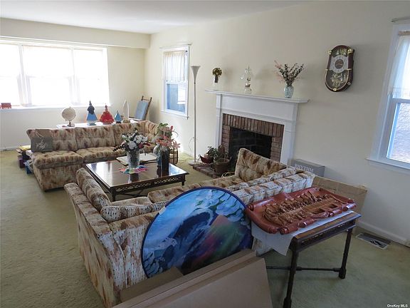 3rd image of 50 Dix Woods Dr