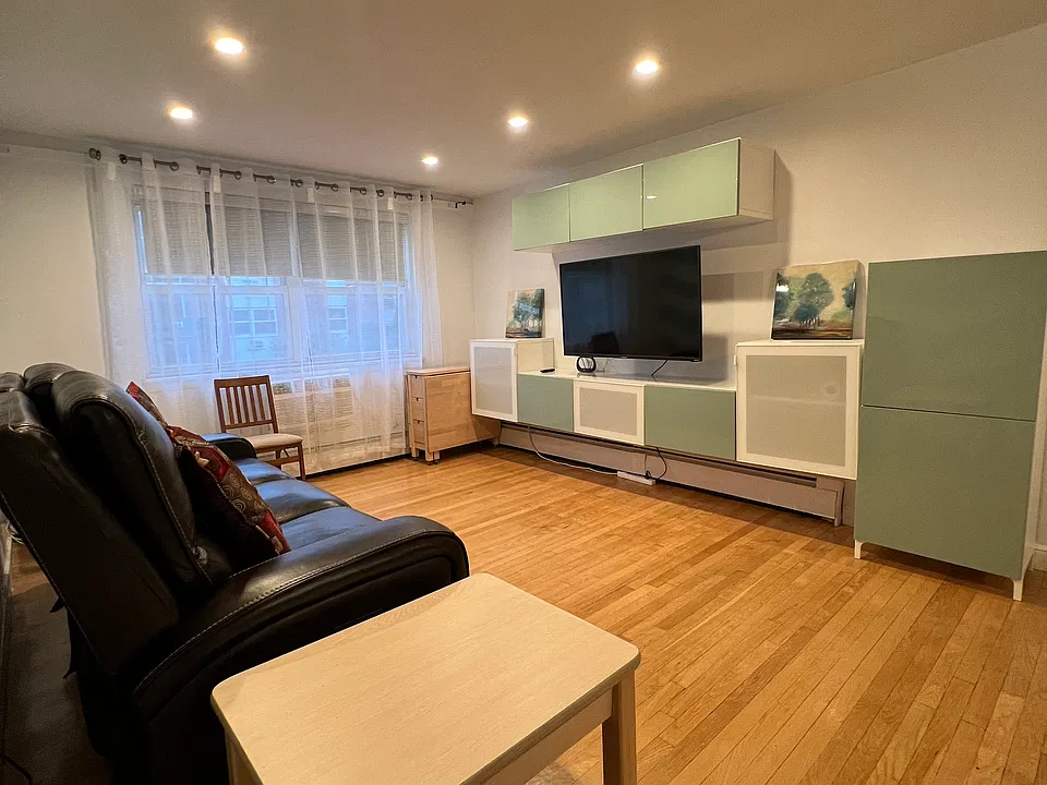 12 Commonwealth Ct #6