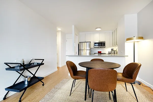 Rented by Greystar | media 6