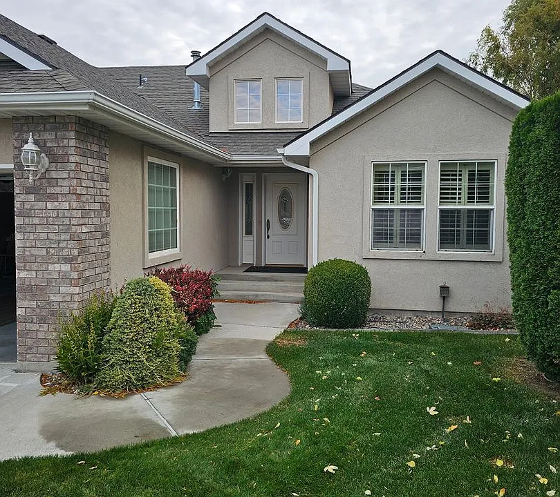 882 Canyon Park Ave