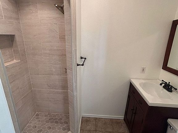 4th image of 1208 Churchill Dr