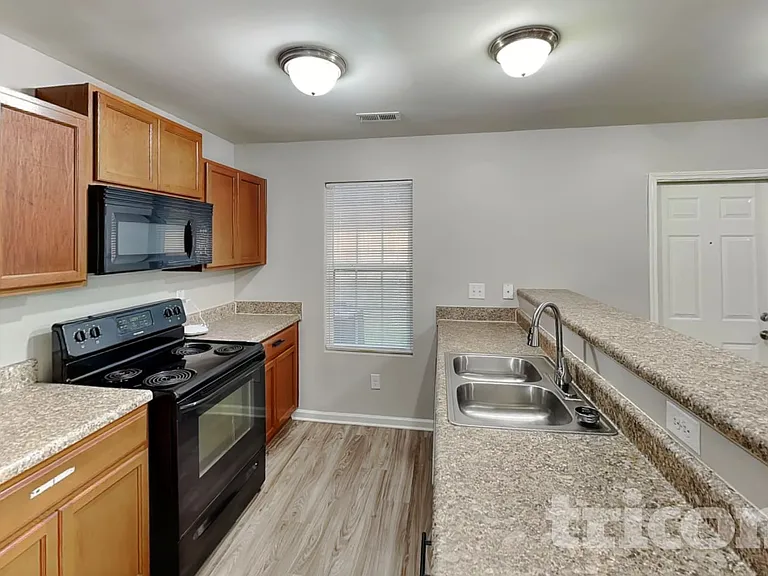 2419 Shad Ct — Photo 8