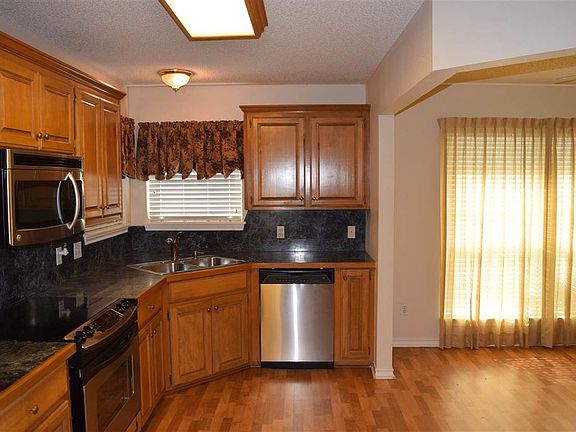 4th image of 80 Green Oak Cir