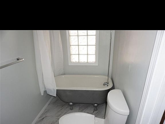4th image of 105 E Cottage St