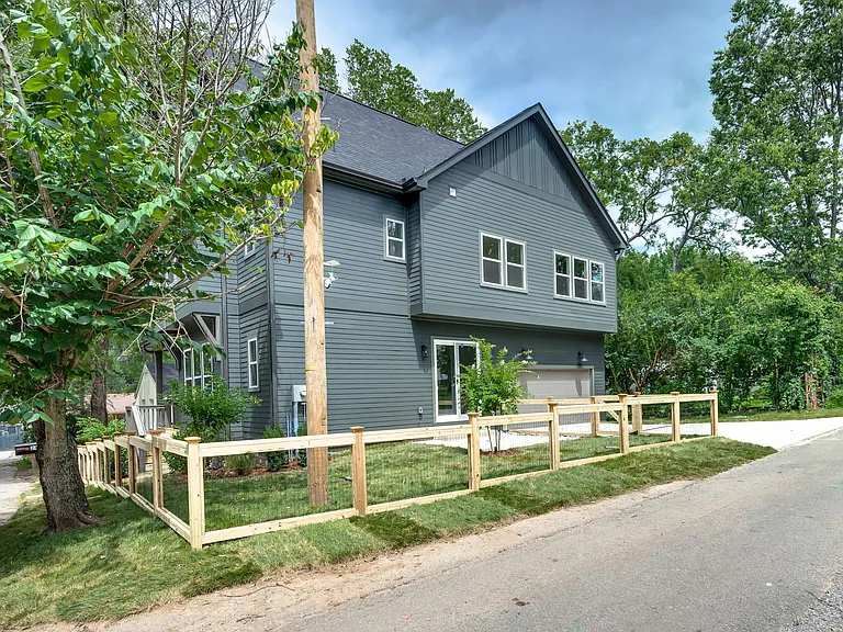 2430 Little Ave — Photo 45