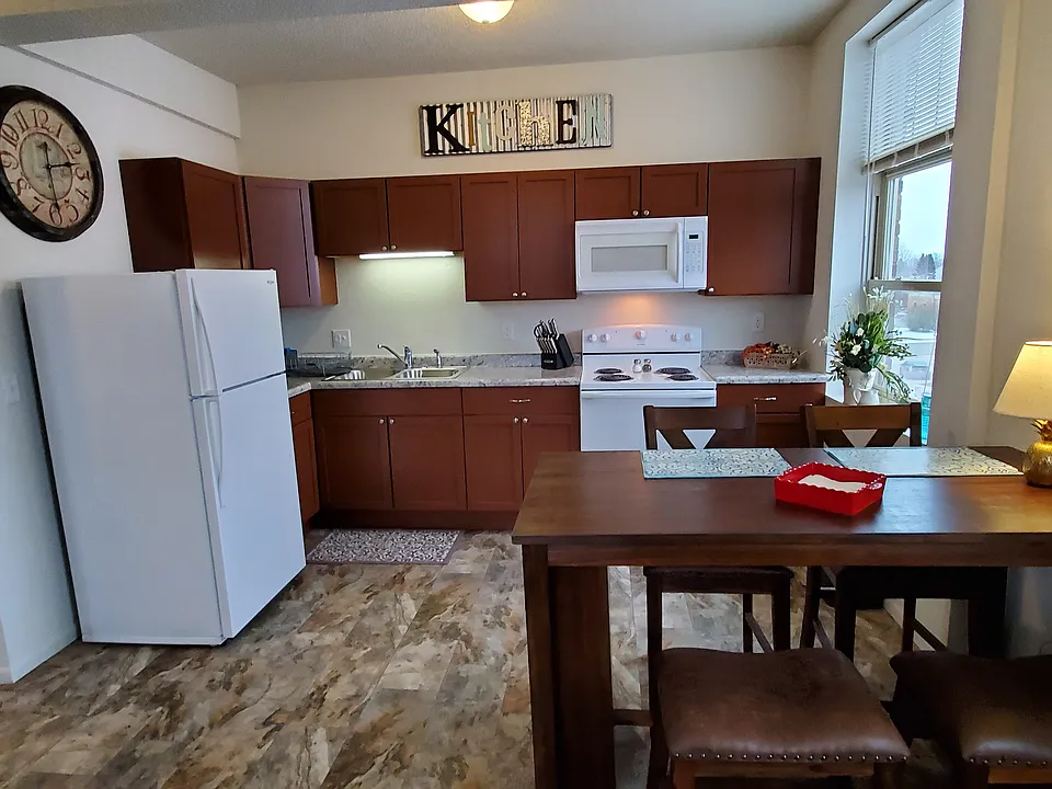 103 1st Ave NE