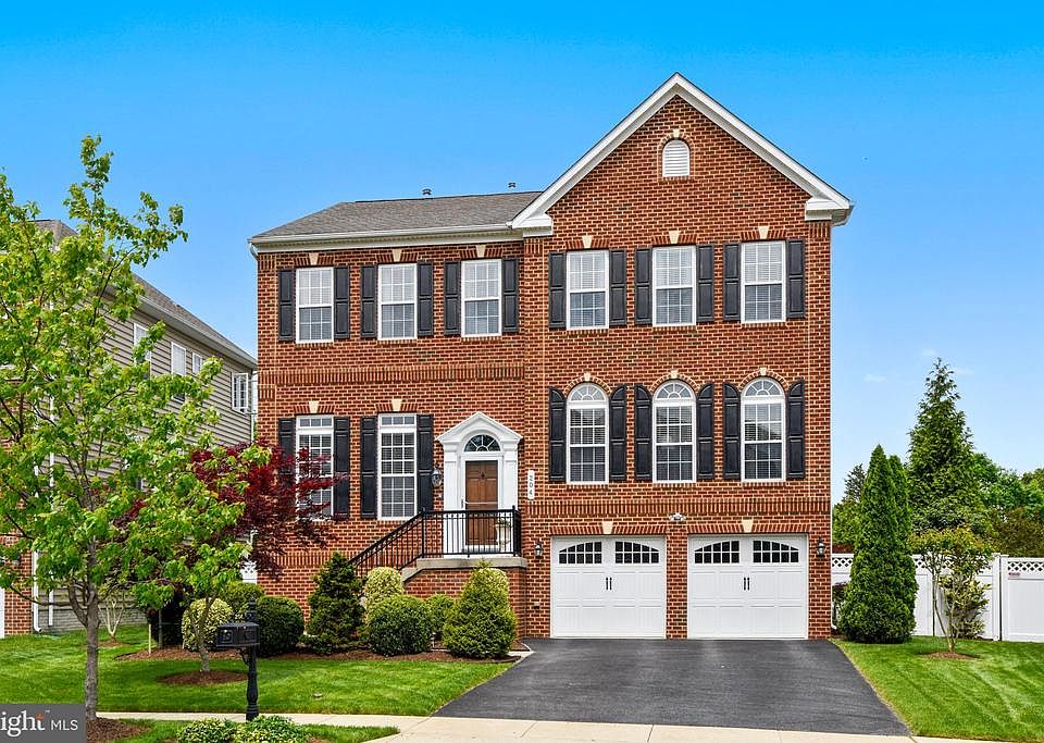 1st image of 204 Bowen Ct