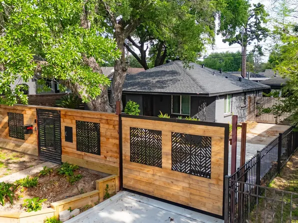 419 Fairbanks St, Houston, TX 77009