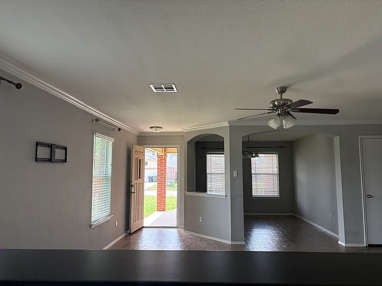 1034 W South St — Photo 9