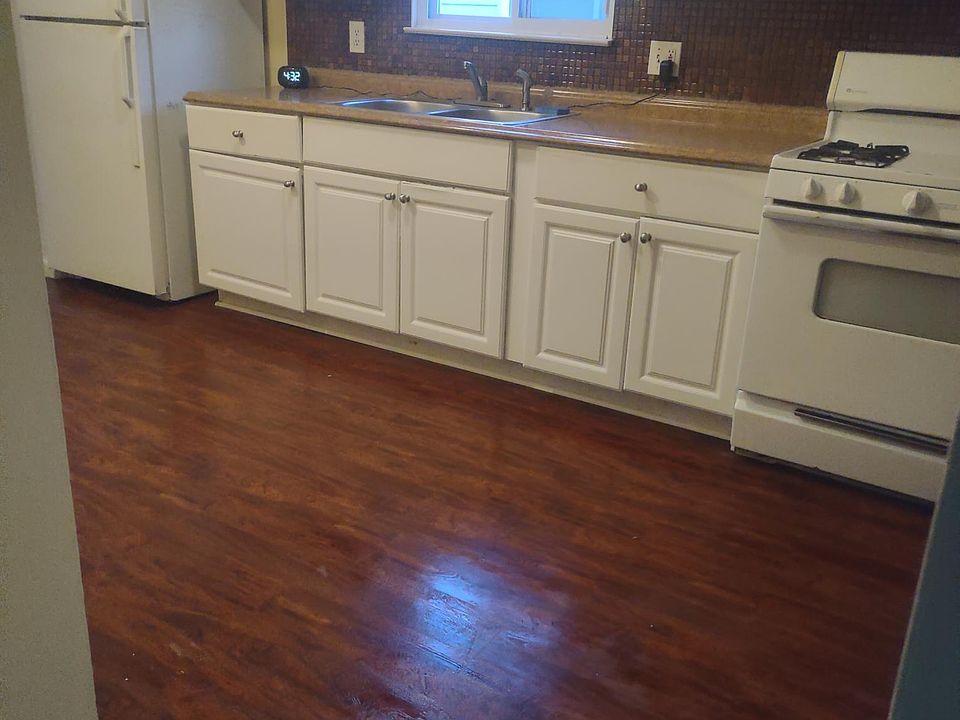 1st image of 15479 Leona Dr