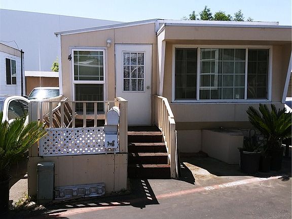 3rd image of 10471-4 Glenoaks Blvd