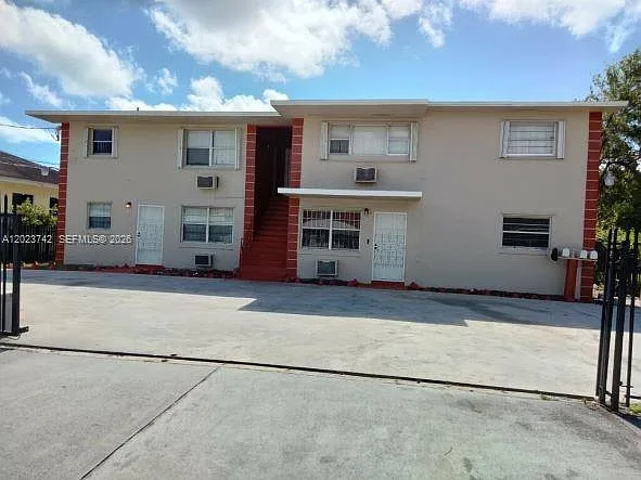 Photo 1 of 2 - 2040 Grant Ave #3 - Opa Locka, FL Primary Photo - 2040 Grant Ave #3