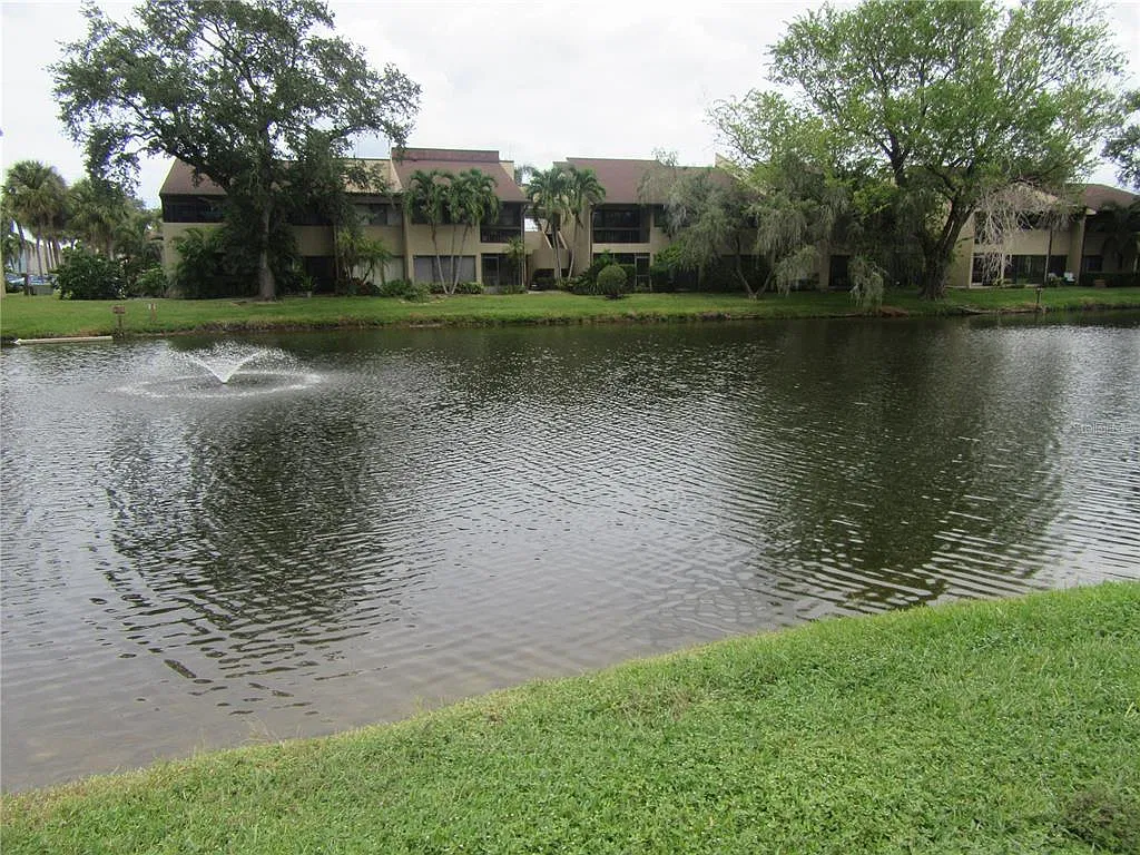 2 bed, 2.0 bath, 1180 sqft, $2,400 — Photo 3